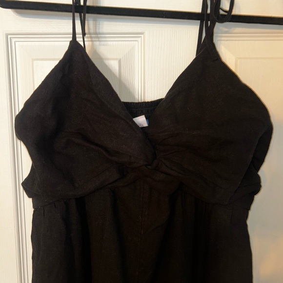 Old Navy Black Tie-Shoulder Cropped Twist-Front XL Smocked Jumpsuit - Picture 3 of 5